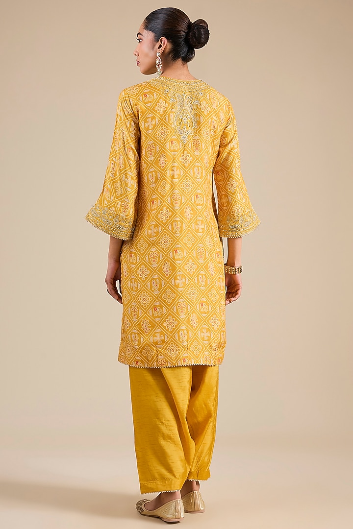 Mustard Upada Silk Sequins Embroidered Kurta Set by Sheetal Batra at Pernia's Pop Up Shop