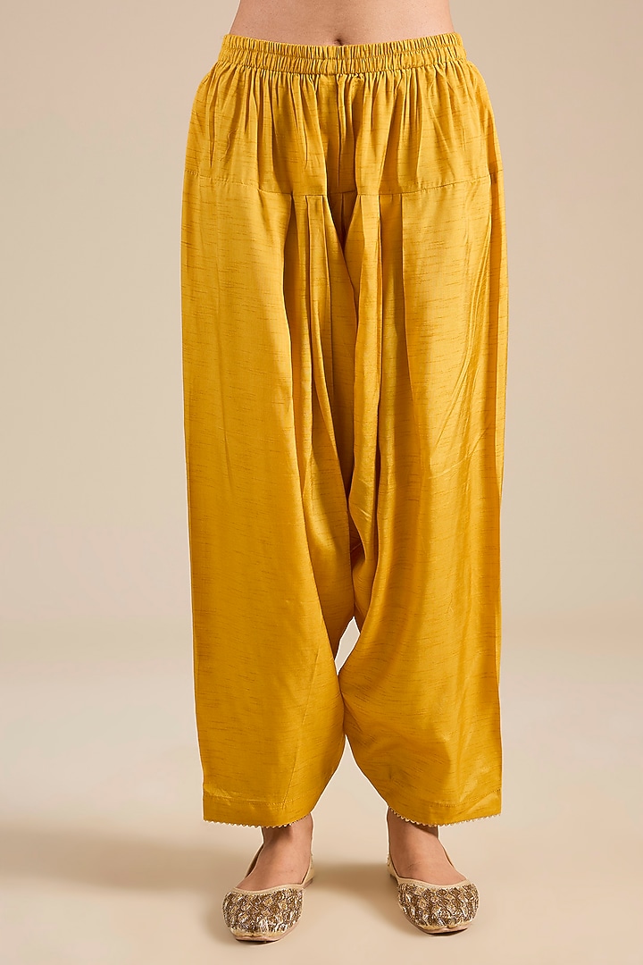 Mustard Upada Silk Sequins Embroidered Kurta Set by Sheetal Batra at Pernia's Pop Up Shop