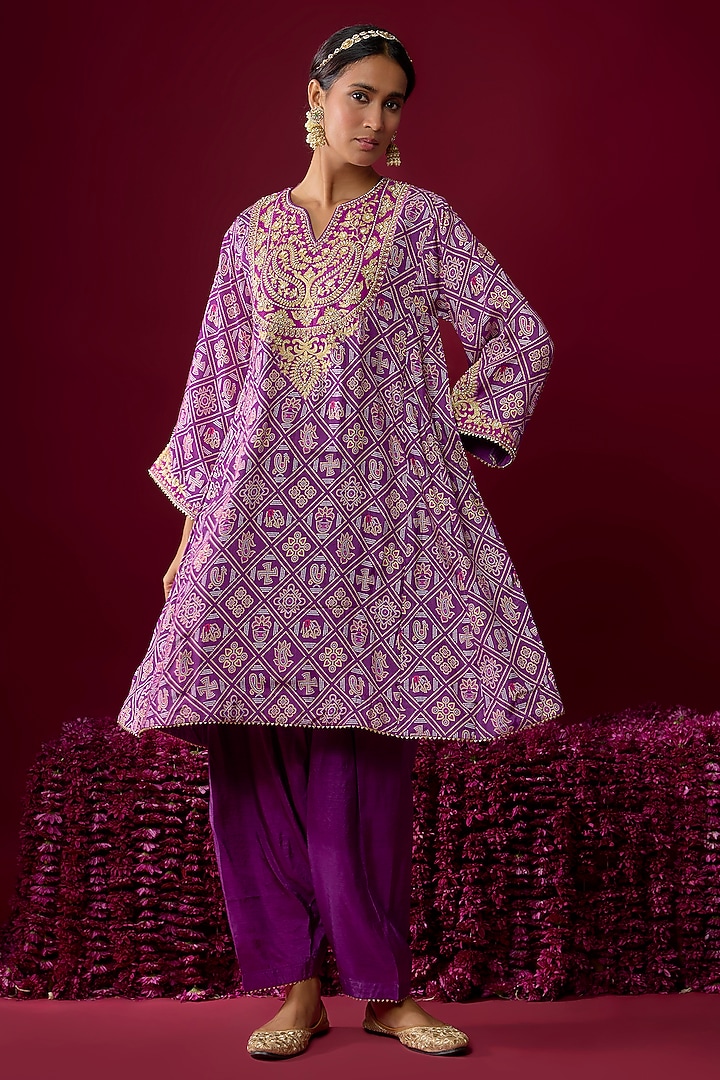 Purple Upada Silk Aari Embroidered Chauga Kurta Set by Sheetal Batra at Pernia's Pop Up Shop