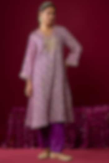 Purple Upada Silk Gota Embroidered Kaftan Kurta Set by Sheetal Batra at Pernia's Pop Up Shop