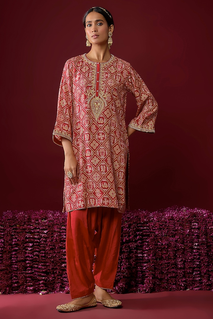 Deep Red Upada Silk Aari Embroidered Kaftan Kurta Set by Sheetal Batra at Pernia's Pop Up Shop