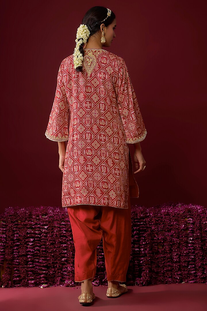 Deep Red Upada Silk Aari Embroidered Kaftan Kurta Set by Sheetal Batra at Pernia's Pop Up Shop