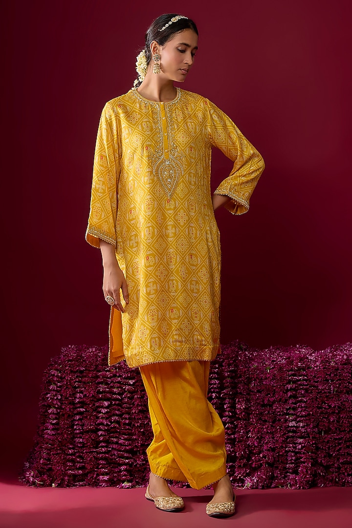 Mustard Yellow Upada Silk Aari Embroidered Kurta Set by Sheetal Batra at Pernia's Pop Up Shop