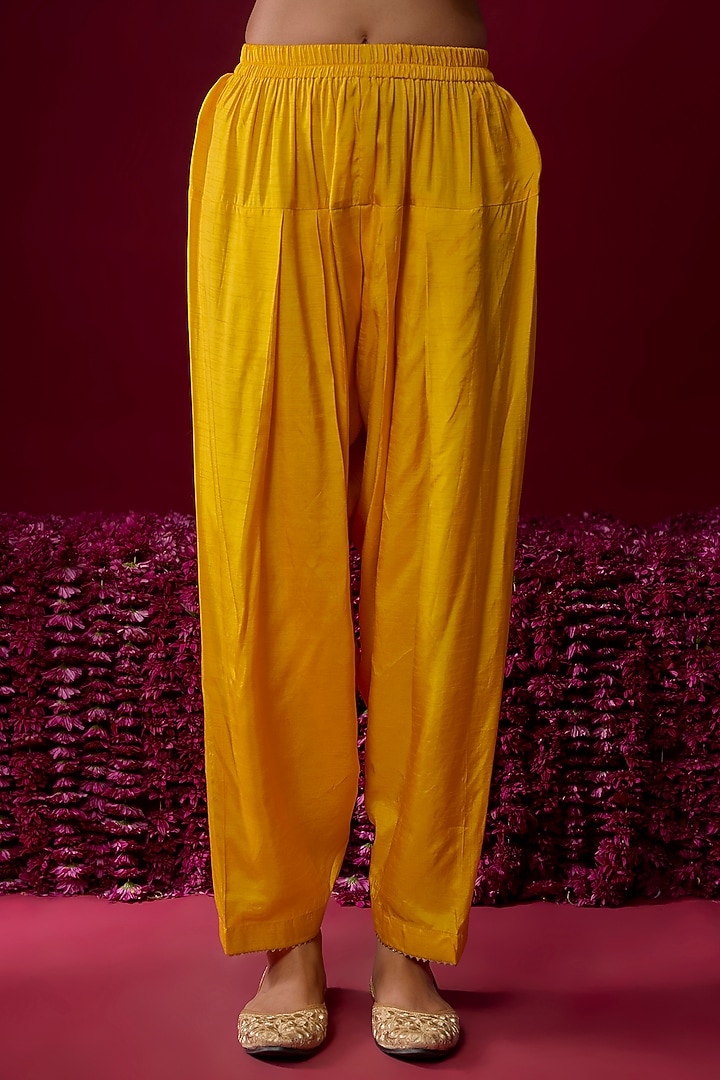 Mustard Yellow Upada Silk Aari Embroidered Kurta Set by Sheetal Batra at Pernia's Pop Up Shop