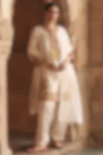 Daisy Ivory Silk Chanderi Banarasi Gota Patti Embroidered Kurta Set by Sheetal Batra at Pernia's Pop Up Shop