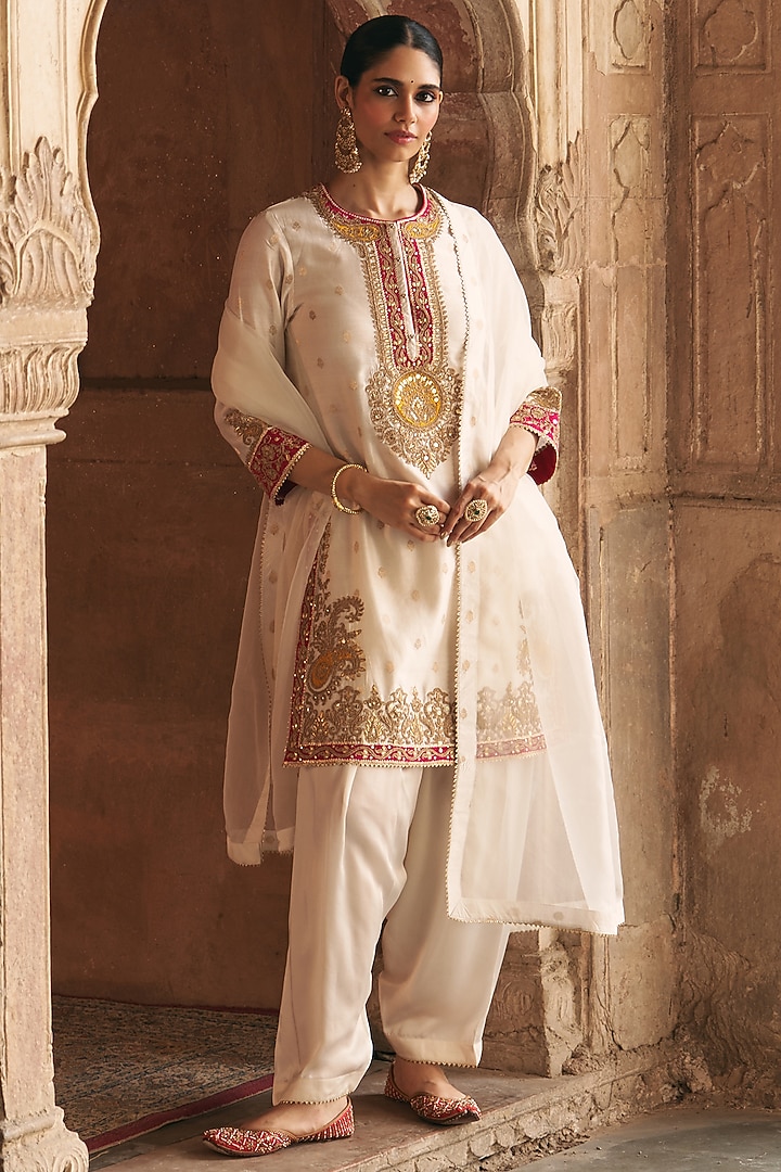 Daisy Ivory Silk Chanderi Banarasi Gota Patti Embroidered Kurta Set by Sheetal Batra at Pernia's Pop Up Shop