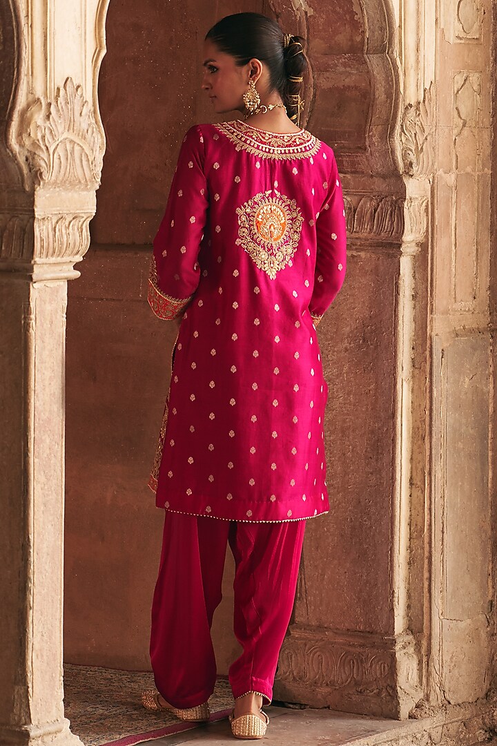 Hot Pink Silk Chanderi Banarasi Gota Patti Embroidered Kurta Set by Sheetal Batra at Pernia's Pop Up Shop