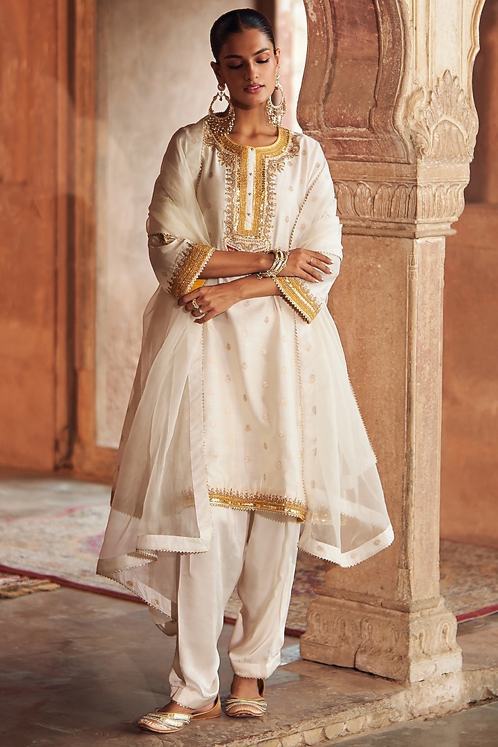 Daisy Ivory Silk Chanderi Banarasi Gota Patti Embroidered Kurta Set by Sheetal Batra at Pernia's Pop Up Shop