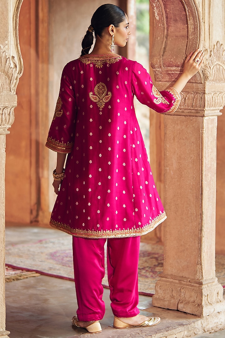 Hot Pink Silk Chanderi Banarasi Gota Patti Embroidered Kurta Set by Sheetal Batra at Pernia's Pop Up Shop