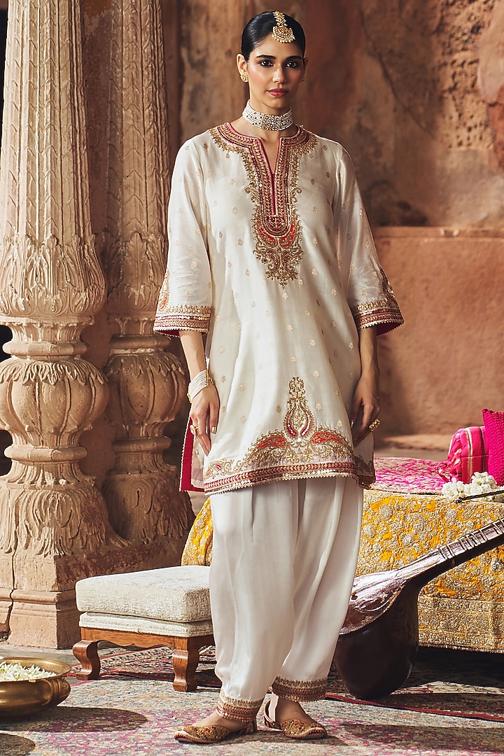 Daisy Ivory Pure Silk Banarasi Gota Patti Embroidered A-Line Kurta Set by Sheetal Batra at Pernia's Pop Up Shop