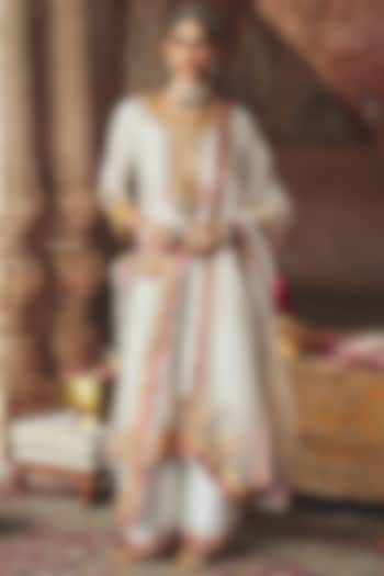 Daisy Ivory Silk Chanderi Kashmiri Tilla Embroidered A-Line Kurta Set by Sheetal Batra at Pernia's Pop Up Shop