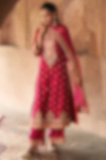 Hot Pink Silk Chanderi Kashmiri Tilla Embroidered A-Line Kurta Set by Sheetal Batra at Pernia's Pop Up Shop