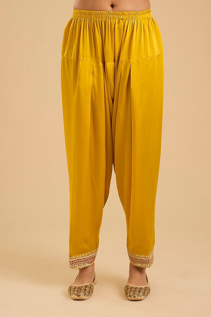Mustard Pure Silk Banarasi Kashmiri Tilla Embroidered A-Line Kurta Set by Sheetal Batra at Pernia's Pop Up Shop