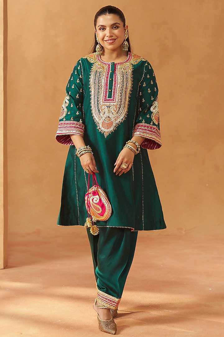 Emerald Green Pure Silk Chanderi Gota Embroidered Choga Kurta Set by Sheetal Batra at Pernia's Pop Up Shop