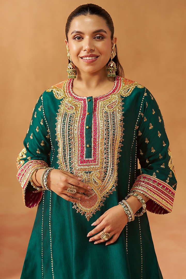Emerald Green Pure Silk Chanderi Gota Embroidered Choga Kurta Set by Sheetal Batra at Pernia's Pop Up Shop
