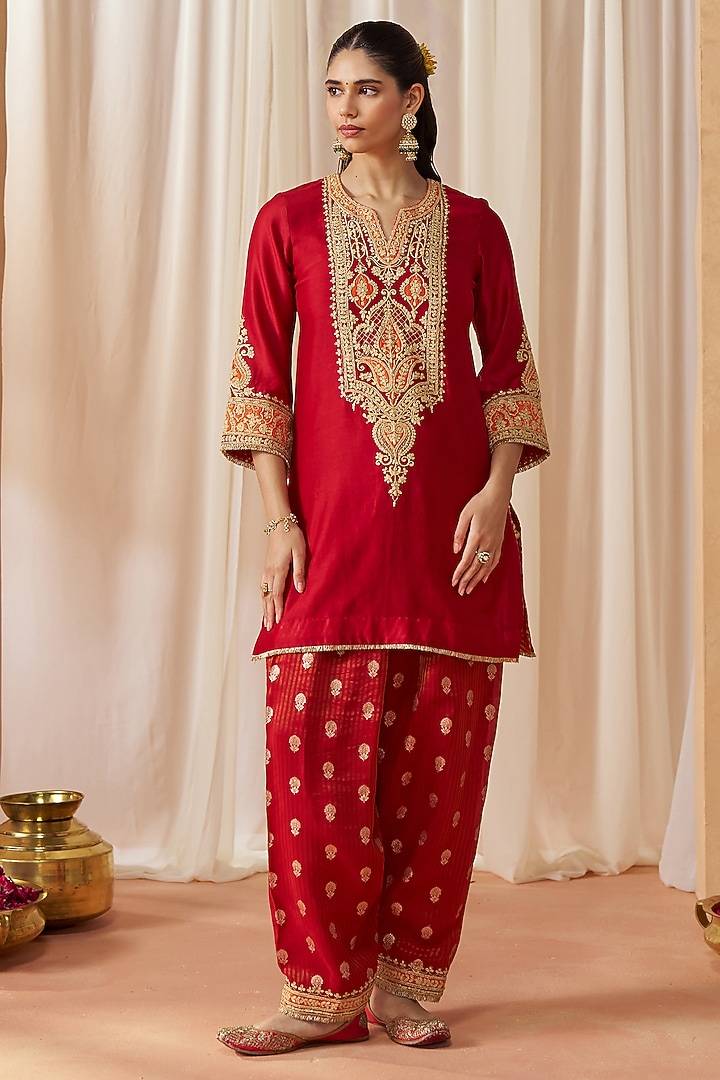 Deep Red Pure Silk Chanderi Sequin Embroidered Short Kurta Set by Sheetal Batra at Pernia's Pop Up Shop