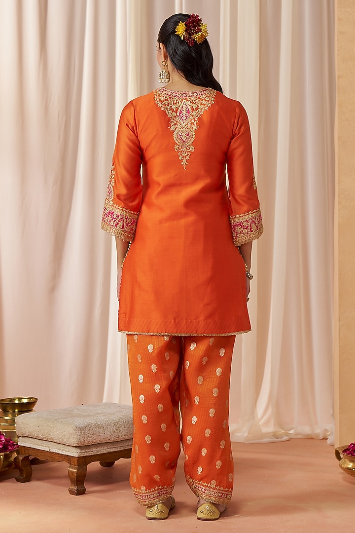 Burnt Orange Pure Silk Chanderi Sequin Embroidered Short Kurta Set by Sheetal Batra at Pernia's Pop Up Shop
