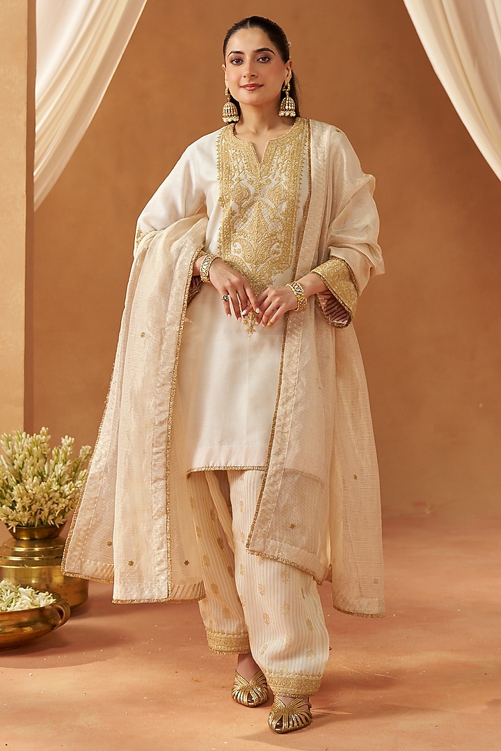 Daisy Ivory Pure Silk Chanderi Kashmiri Tilla Embroidered Kurta Set by Sheetal Batra at Pernia's Pop Up Shop