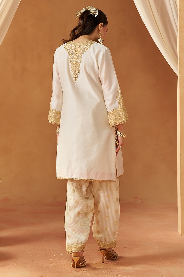 Daisy Ivory Pure Silk Chanderi Kashmiri Tilla Embroidered Kurta Set by Sheetal Batra at Pernia's Pop Up Shop