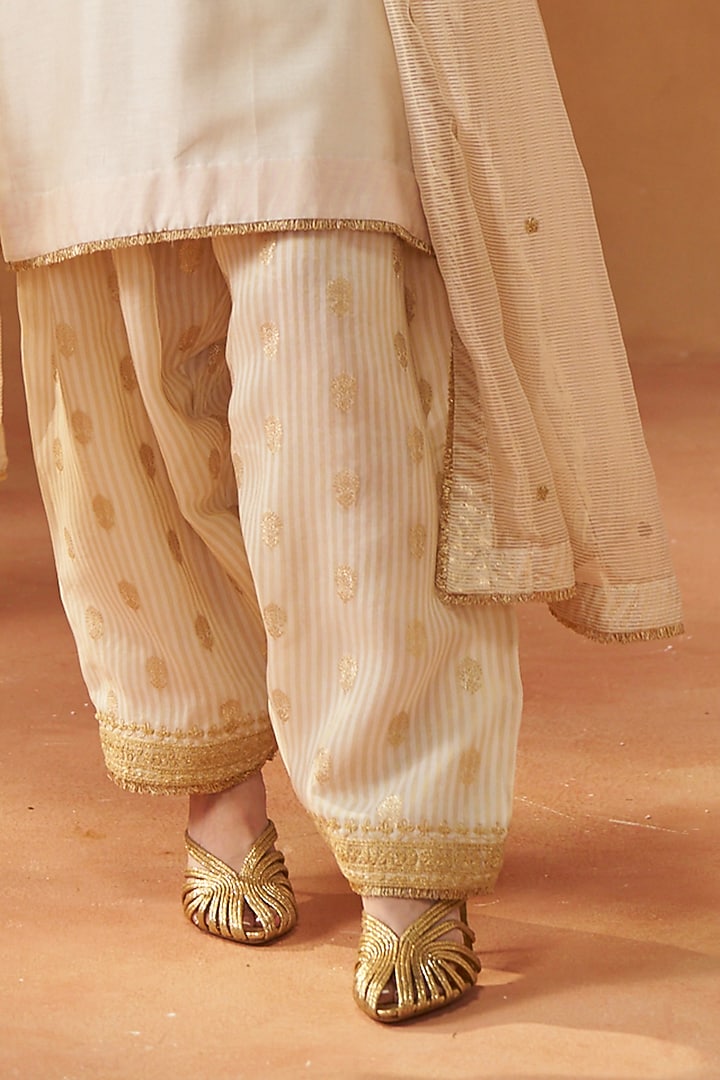 Daisy Ivory Pure Silk Chanderi Kashmiri Tilla Embroidered Kurta Set by Sheetal Batra at Pernia's Pop Up Shop