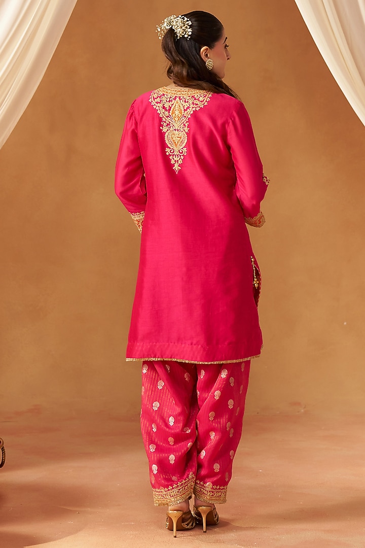 Hot Pink Pure Silk Chanderi Kashmiri Tilla Embroidered Kurta Set by Sheetal Batra at Pernia's Pop Up Shop