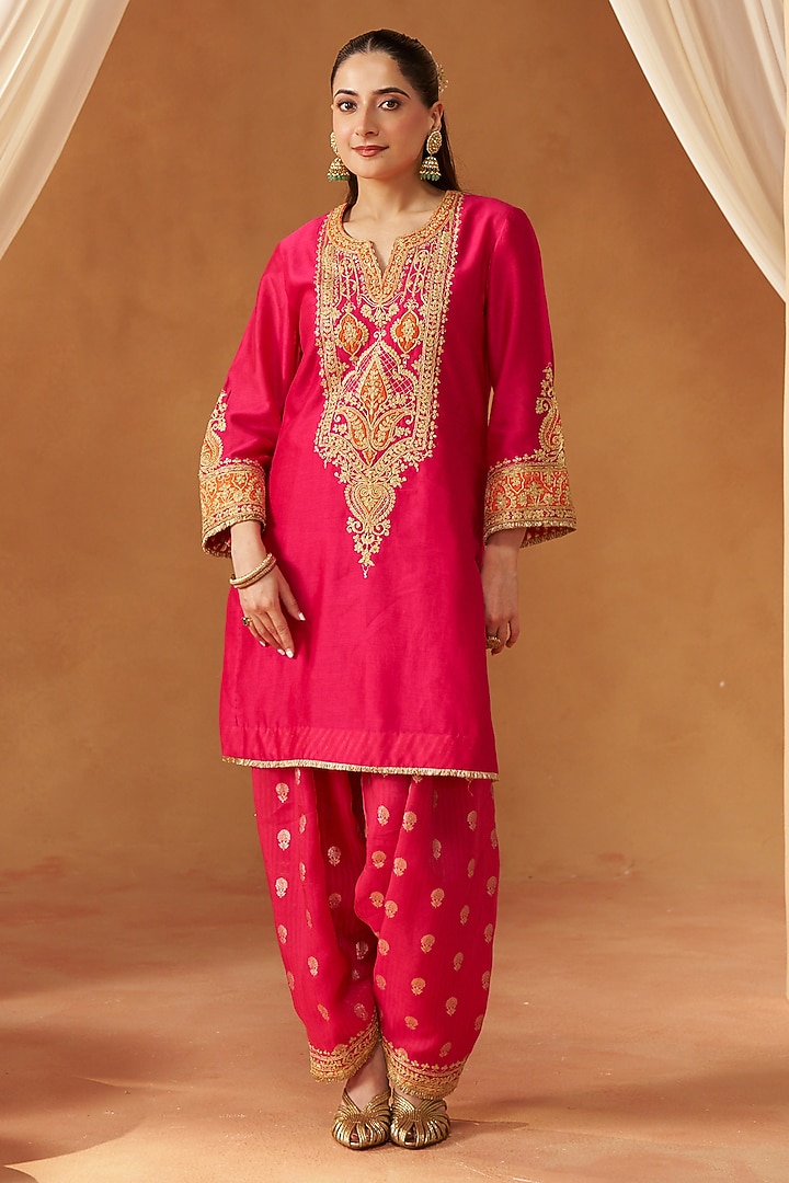 Hot Pink Pure Silk Chanderi Kashmiri Tilla Embroidered Kurta Set by Sheetal Batra at Pernia's Pop Up Shop