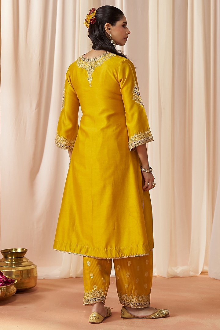Mustard Pure Silk Chanderi Sequin Embroidered Choga Kurta Set by Sheetal Batra at Pernia's Pop Up Shop