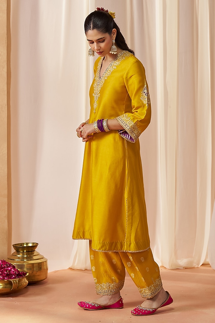 Mustard Pure Silk Chanderi Sequin Embroidered Choga Kurta Set by Sheetal Batra at Pernia's Pop Up Shop