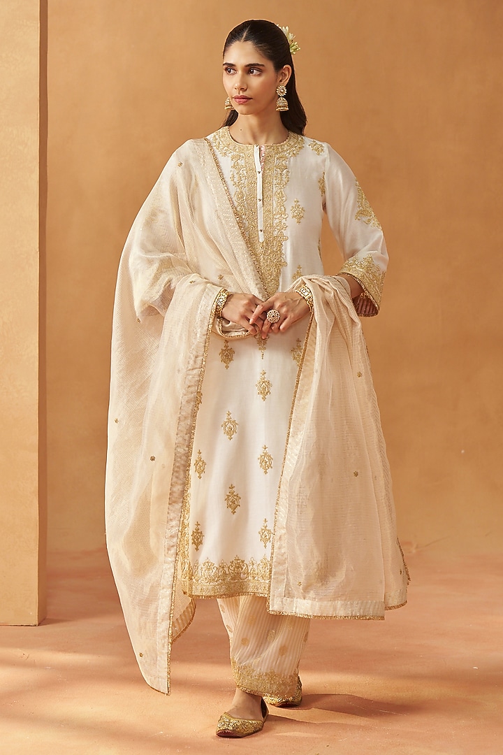Daisy Ivory Silk Chanderi Sequin Embroidered Kurta Set by Sheetal Batra at Pernia's Pop Up Shop