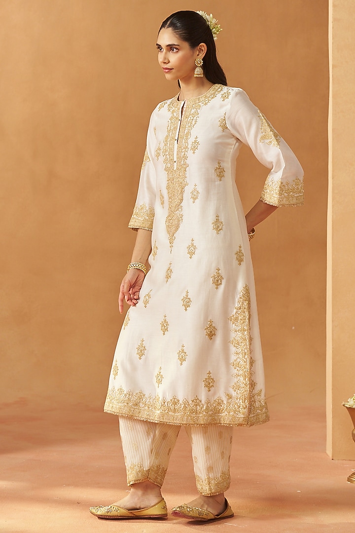 Daisy Ivory Silk Chanderi Sequin Embroidered Kurta Set by Sheetal Batra at Pernia's Pop Up Shop