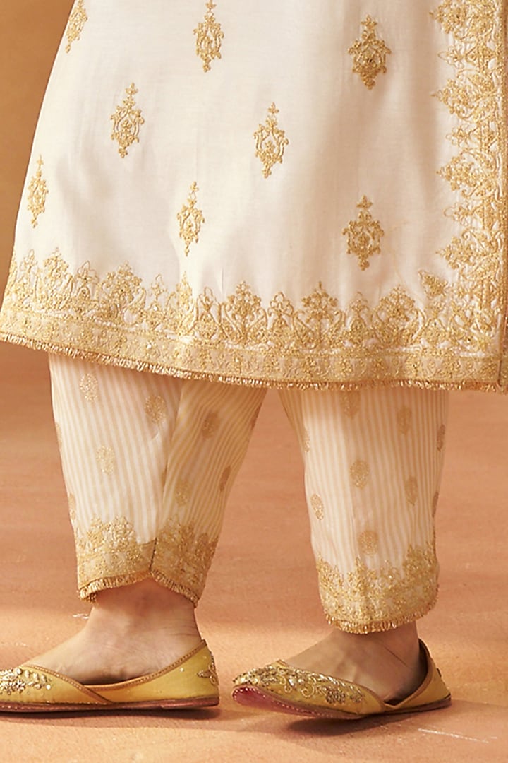 Daisy Ivory Silk Chanderi Sequin Embroidered Kurta Set by Sheetal Batra at Pernia's Pop Up Shop