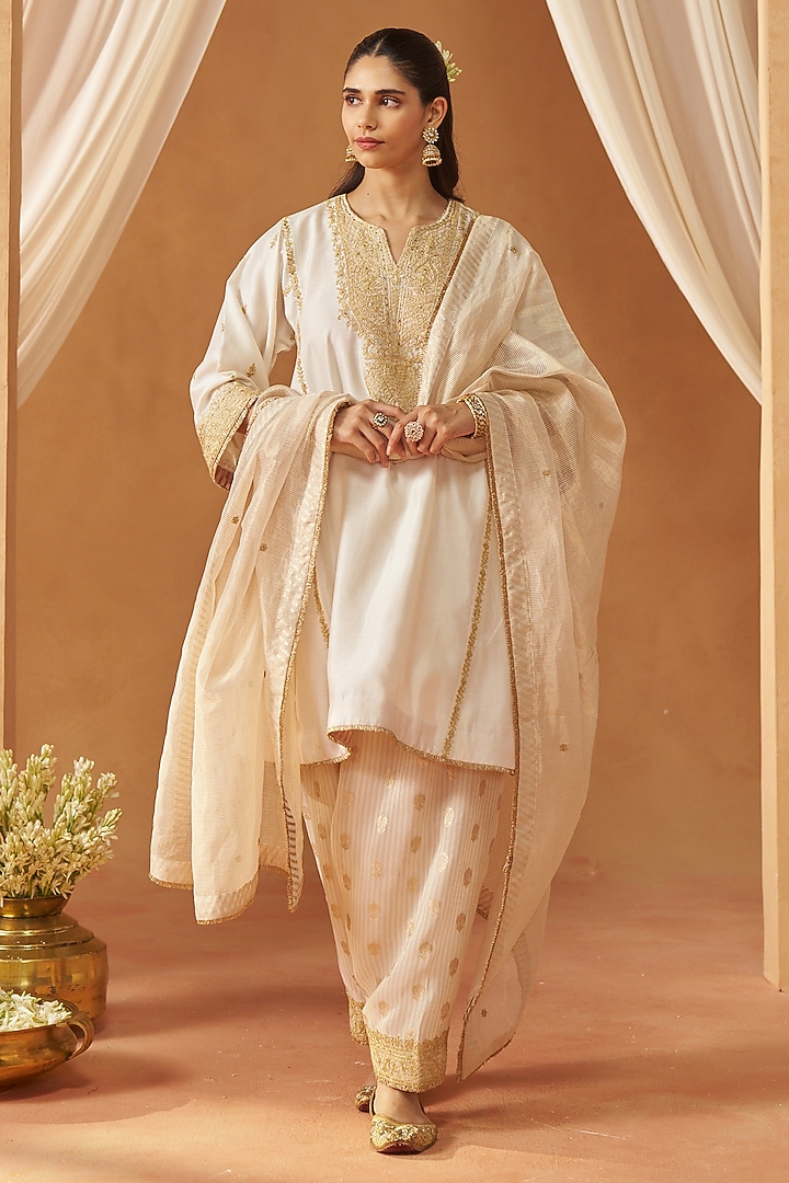 Daisy Ivory Silk Chanderi Kashmiri Tilla Embroidered Kalidar Kurta Set by Sheetal Batra at Pernia's Pop Up Shop