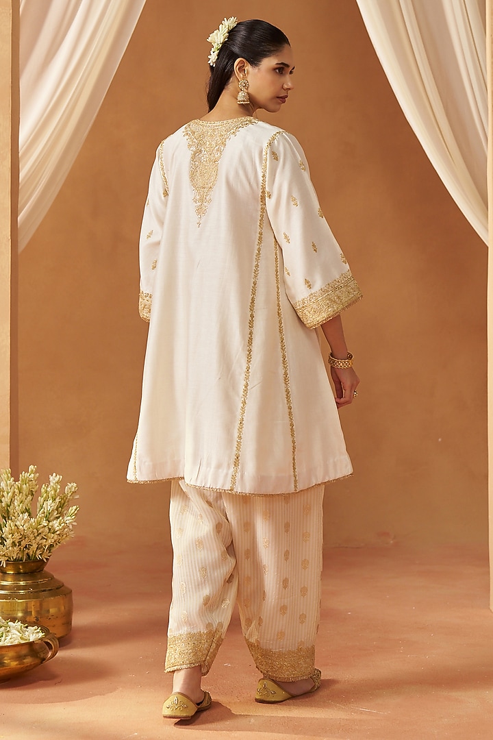 Daisy Ivory Silk Chanderi Kashmiri Tilla Embroidered Kalidar Kurta Set by Sheetal Batra at Pernia's Pop Up Shop