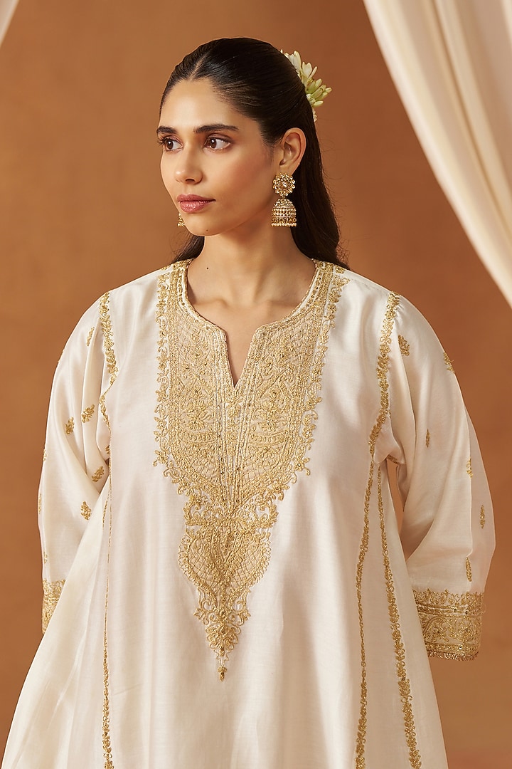 Daisy Ivory Silk Chanderi Kashmiri Tilla Embroidered Kalidar Kurta Set by Sheetal Batra at Pernia's Pop Up Shop