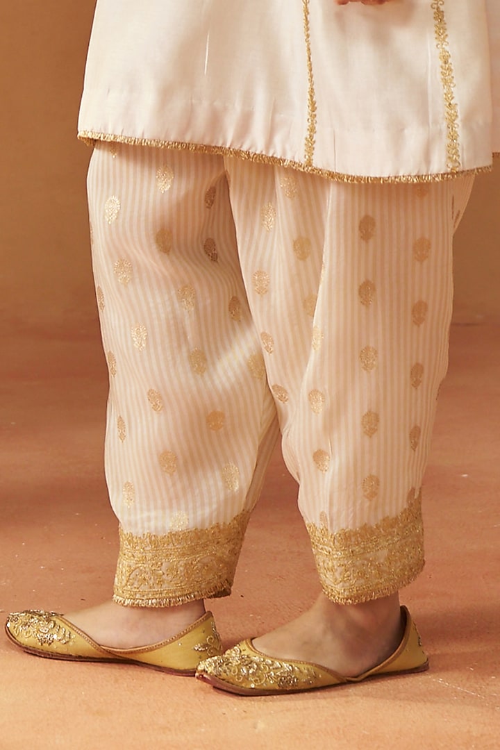 Daisy Ivory Silk Chanderi Kashmiri Tilla Embroidered Kalidar Kurta Set by Sheetal Batra at Pernia's Pop Up Shop