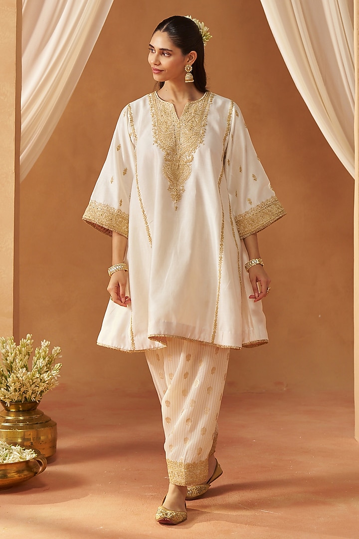 Daisy Ivory Silk Chanderi Kashmiri Tilla Embroidered Kalidar Kurta Set by Sheetal Batra at Pernia's Pop Up Shop