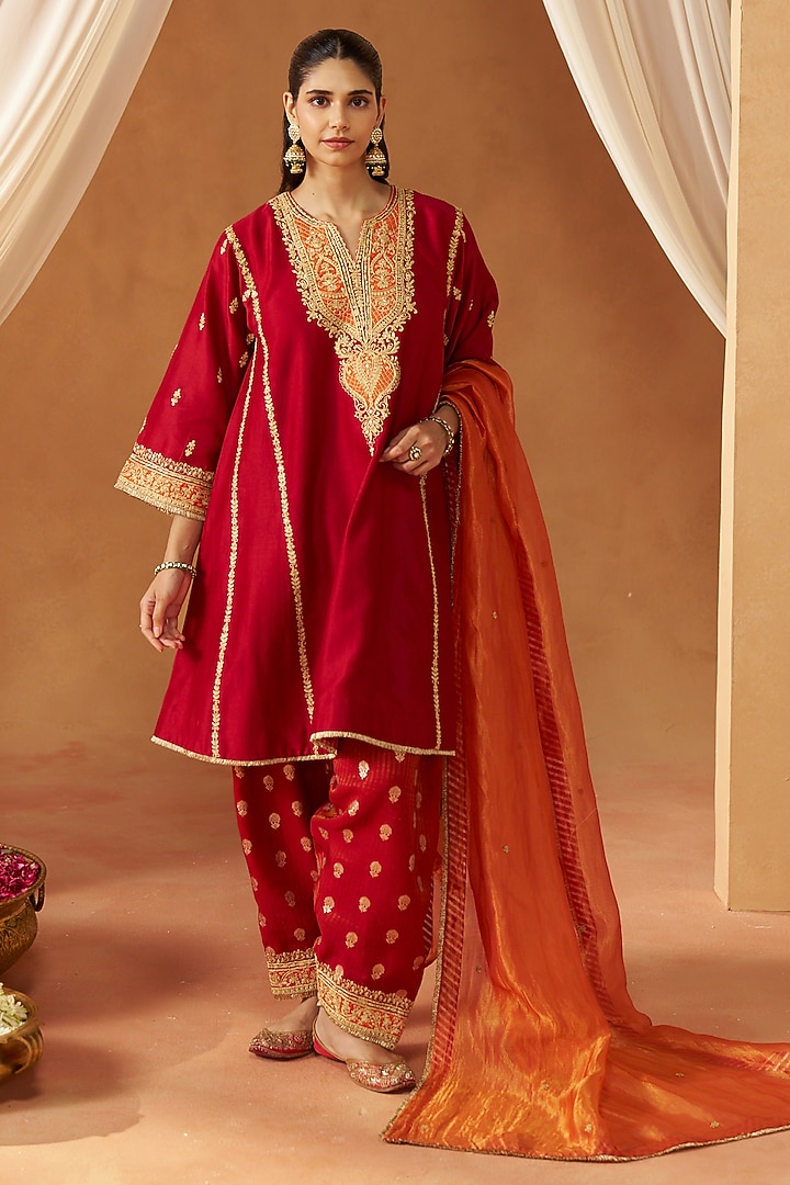 Deep Red Silk Chanderi Kashmiri Tilla Embroidered Kalidar Kurta Set by Sheetal Batra at Pernia's Pop Up Shop