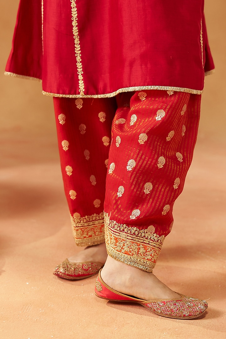 Deep Red Silk Chanderi Kashmiri Tilla Embroidered Kalidar Kurta Set by Sheetal Batra at Pernia's Pop Up Shop
