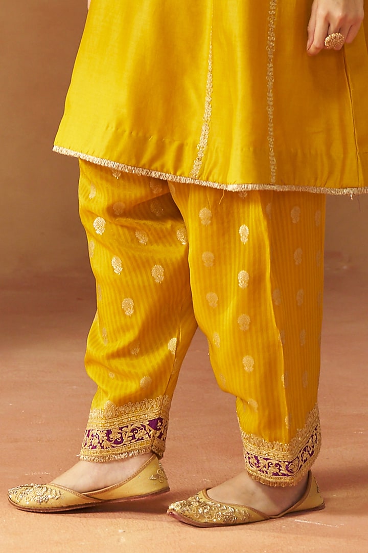 Mustard Silk Chanderi Kashmiri Tilla Embroidered Kalidar Kurta Set by Sheetal Batra at Pernia's Pop Up Shop