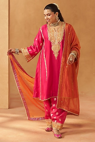 Hot Pink Silk Chanderi Kashmiri Tilla Embroidered Kalidar Kurta Set by sheetal batra