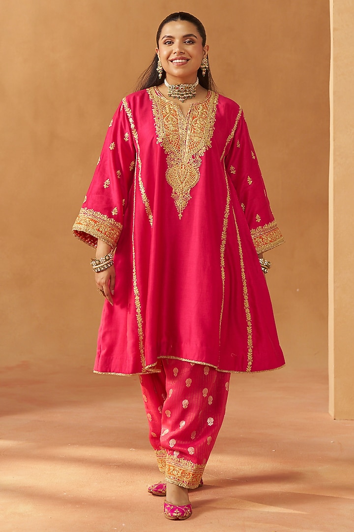 Hot Pink Silk Chanderi Kashmiri Tilla Embroidered Kalidar Kurta Set by Sheetal Batra at Pernia's Pop Up Shop