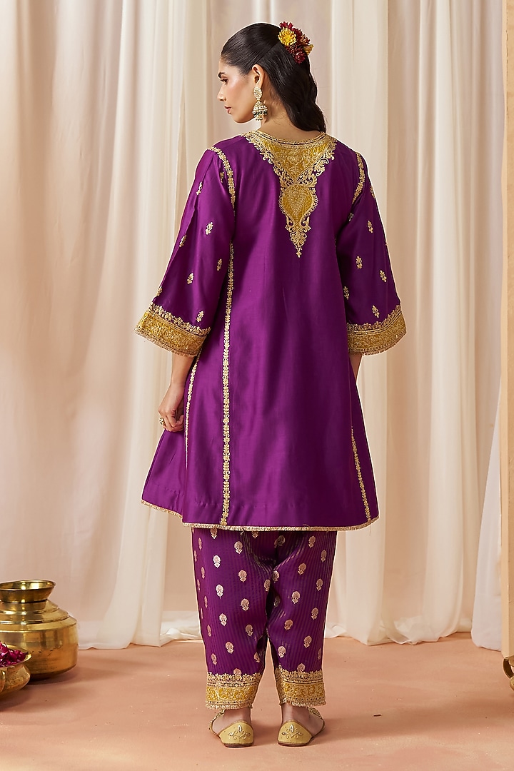 Deep Purple Silk Chanderi Kashmiri Tilla Embroidered Kalidar Kurta Set by Sheetal Batra at Pernia's Pop Up Shop