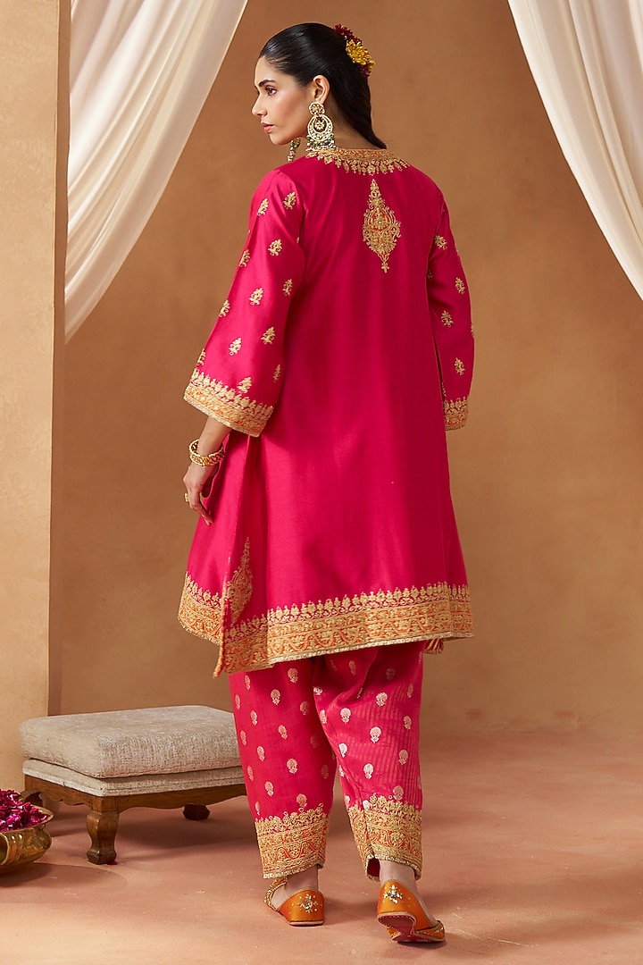 Hot Pink Pure Silk Chanderi Kashmiri Tilla Embroidered Short Kurta Set by Sheetal Batra at Pernia's Pop Up Shop