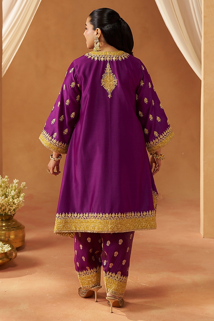 Deep Purple Pure Silk Chanderi Kashmiri Tilla Embroidered Short Kurta Set by Sheetal Batra at Pernia's Pop Up Shop