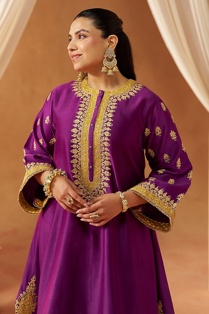 Deep Purple Pure Silk Chanderi Kashmiri Tilla Embroidered Short Kurta Set by Sheetal Batra at Pernia's Pop Up Shop