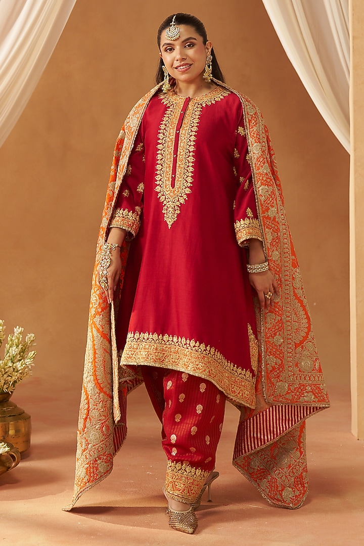 Deep Red Pure Silk Chanderi Kashmiri Tilla Embroidered Short Kurta Set by Sheetal Batra at Pernia's Pop Up Shop