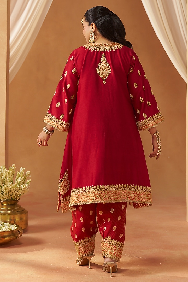 Deep Red Pure Silk Chanderi Kashmiri Tilla Embroidered Short Kurta Set by Sheetal Batra at Pernia's Pop Up Shop