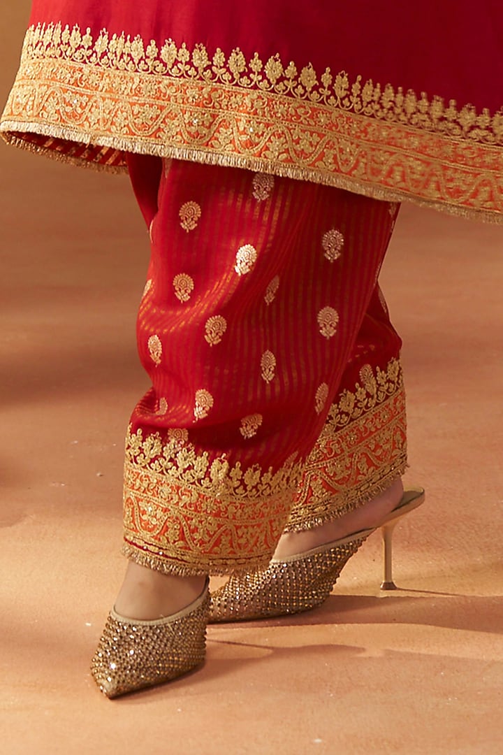 Deep Red Pure Silk Chanderi Kashmiri Tilla Embroidered Short Kurta Set by Sheetal Batra at Pernia's Pop Up Shop