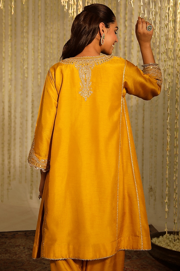 Glaze Mustard Pure Silk Embroidered Kurta Set by Sheetal Batra at Pernia's Pop Up Shop