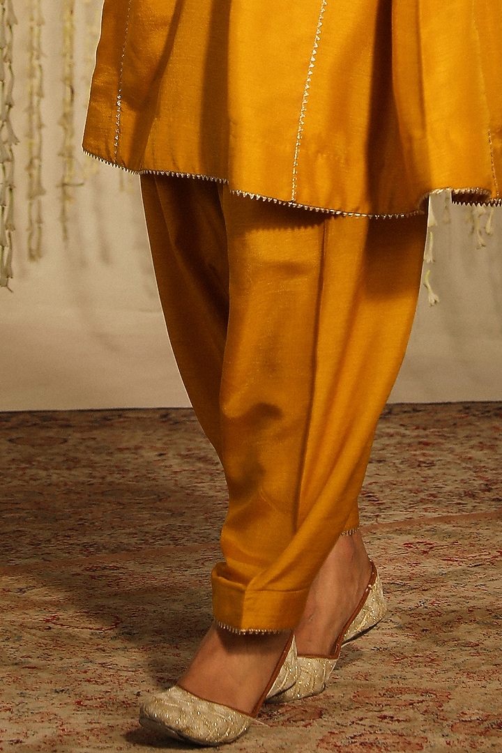 Glaze Mustard Pure Silk Embroidered Kurta Set by Sheetal Batra at Pernia's Pop Up Shop